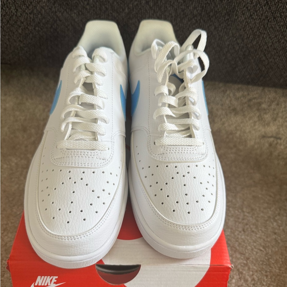 Nike Men's White and Blue Sneakers